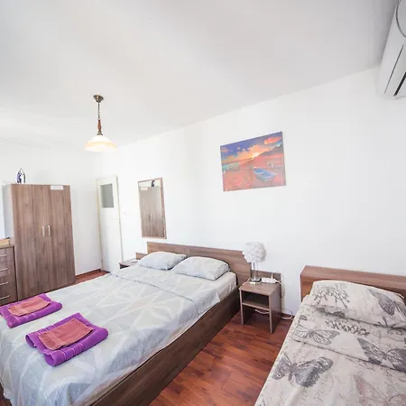 Summer Lazur - Sunny Flat With 2 Separate Apartment Burgas