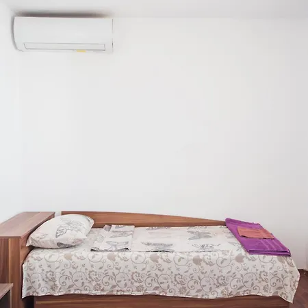 Apartment Summer Lazur - Sunny Flat With 2 Separate Burgas